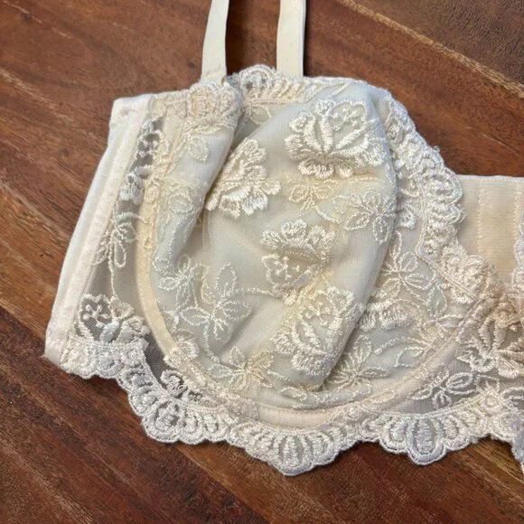 Victoria's Secret Womens Bra Hook & Eye Adjustable Strap Cream Size 36C - Picture 3 of 4